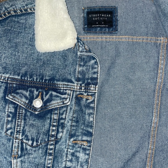 Jean jacket - Picture 3 of 4